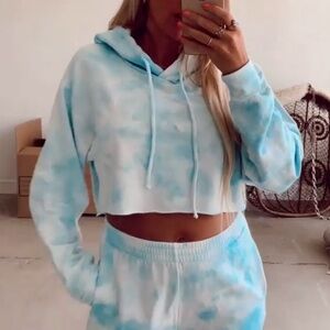 Skatie Crop Hoodie
